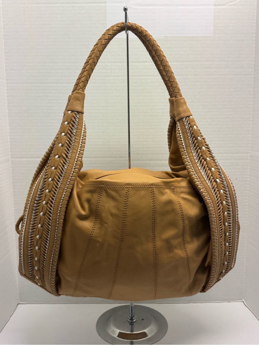 Women’s Tan Leather Hobo Bag - Stylish Everyday Shoulder Bag - Picture 5 of 12